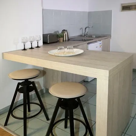 Pier Aparthotel 2*