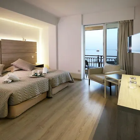 Aparthotel Pier 2*